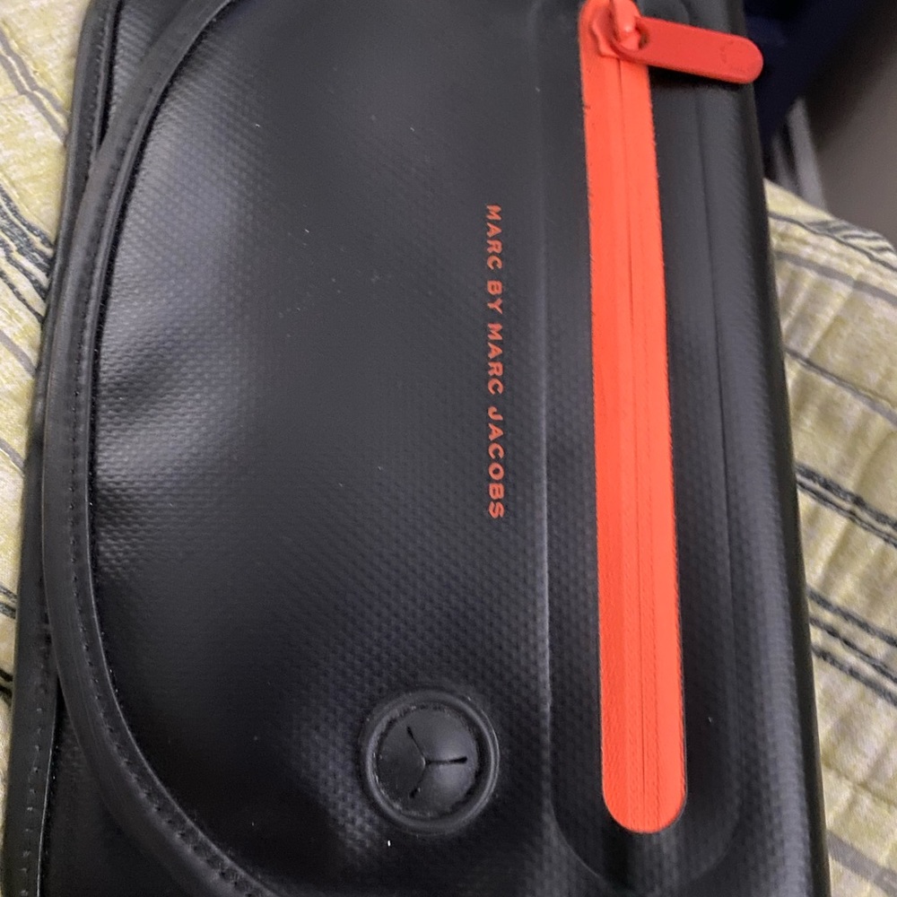 Marc Jacobs mini IPAD case - Picture 3 of 5